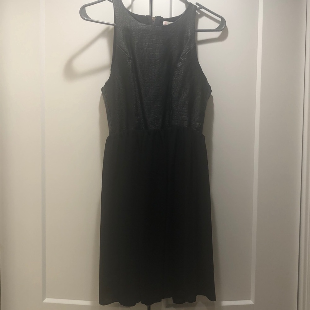 Black dress, perfect for all outings!
